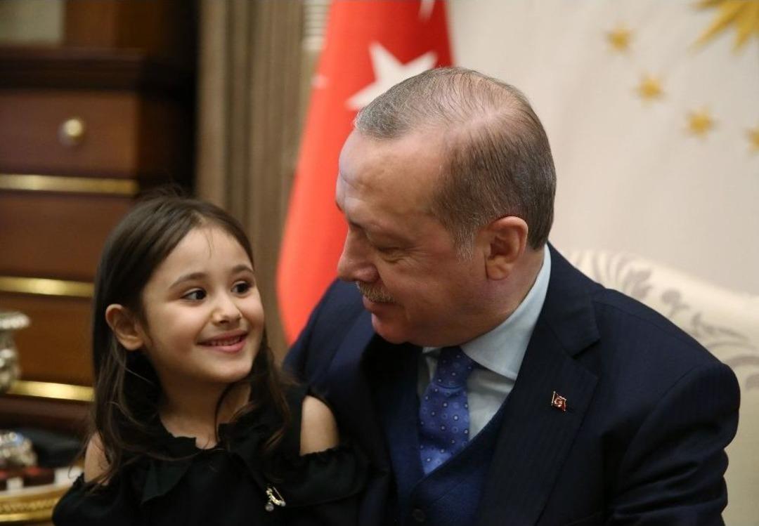 Cumhurbaşkanı Erdoğan, K&uuml;&ccedil;&uuml;k Irmak&rsquo;ın G&ouml;zyaşlarına Kayıtsız Kalmadı