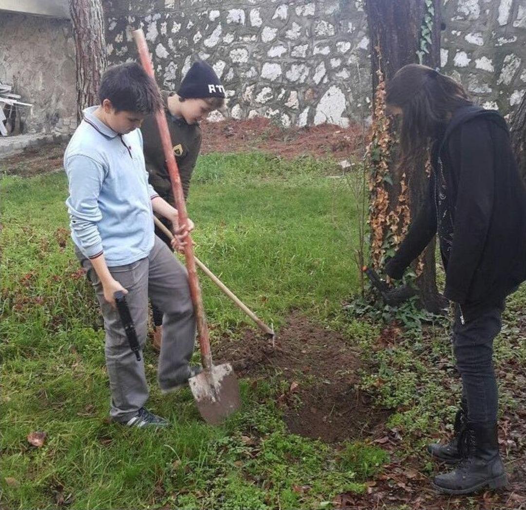 Silahlarını G&ouml;md&uuml;ler