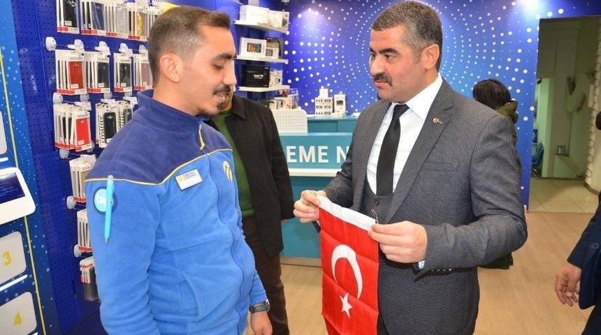 Mhp Esnaflara Bayrak Dağıtarak Afrin Operasyonuna Destek Oldu