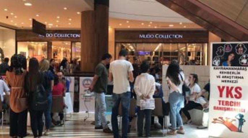 Üniversite Adayı Öğrenciler, Tercihi Piazza’da Yapıyor