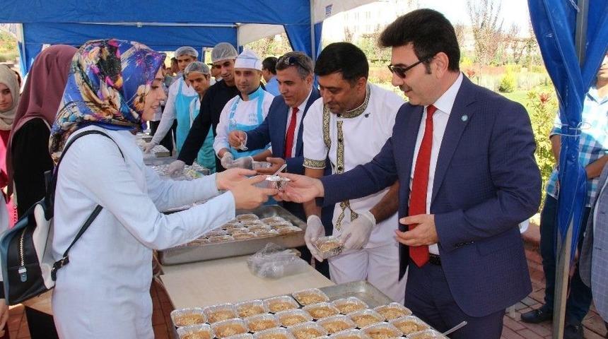 &Uuml;niversitede Aşure İkramı