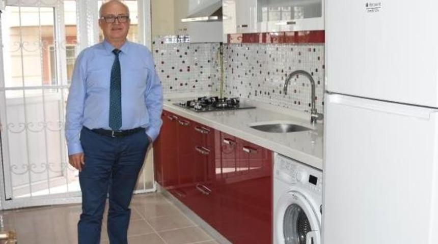 Evini Sadece Doktor Adayı Kız &Ouml;ğrencilere Kiraya Veriyor