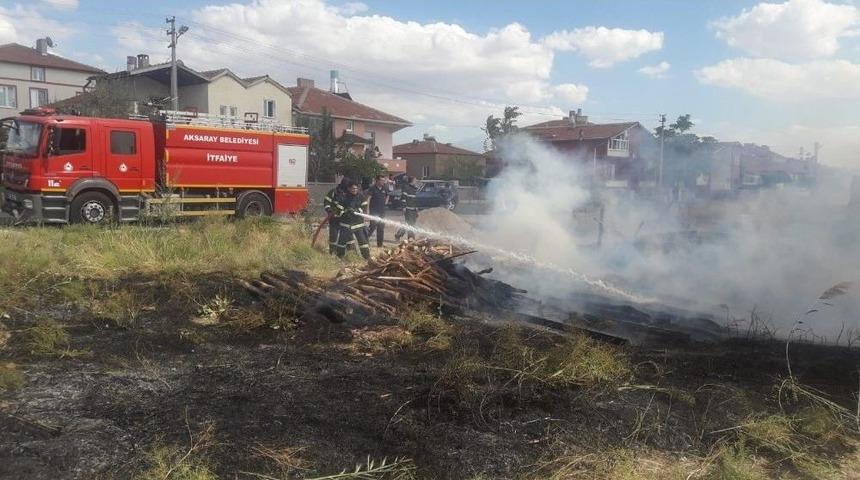 Aksaray&rsquo;da Odun Yangını Paniğe Neden Oldu