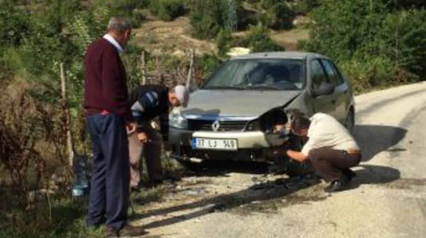 Kastamonu&rsquo;da İki Otomobil &Ccedil;arpıştı: 1 Yaralı