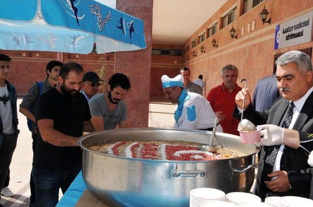 Omü’den Aşure İkramı