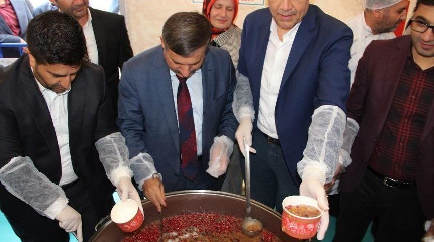 Çekmeköy’de 35 Bin Kişilik Aşure İkramı