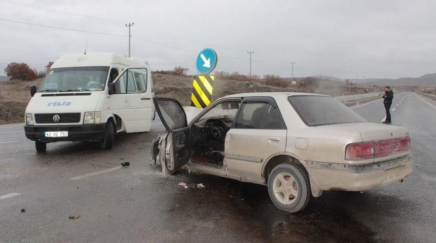 Tavşanlı&rsquo;da Trafik Kazası: 1 &Ouml;l&uuml; 3 Yaralı