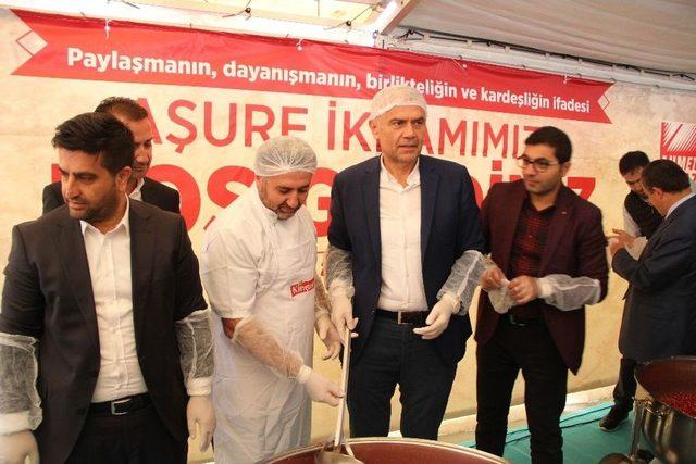 Çekmeköy’de 35 Bin Kişilik Aşure İkramı