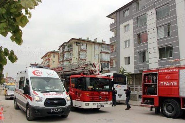 5 Katlı Apartmanda Korkutan Yangın