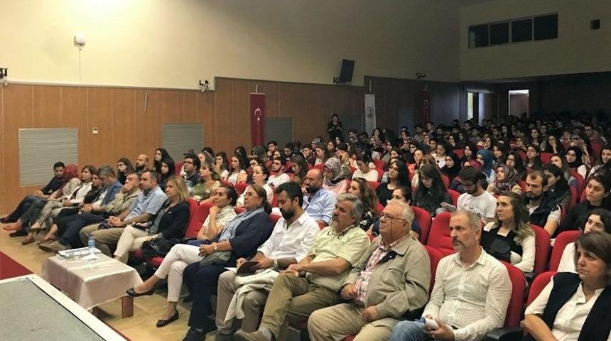 Mimarlık Fak&uuml;ltesi Deneyimli Mimar Cem Er&ouml;z&uuml;&rsquo;y&uuml; Ağırladı