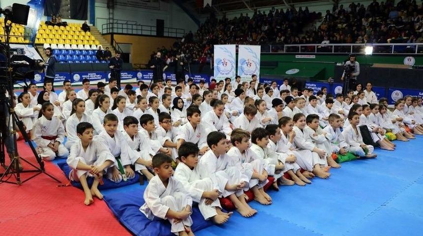 D&uuml;nya Şampiyonu Erkan Tecr&uuml;belerini Karatecilere Aktardı