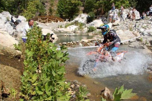 Red Bull Sea To Sky Enduro Yarışları'nın Orman Etabı Koşuldu