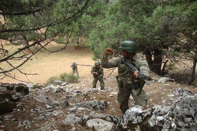 Harbiye Öğrencilerinden Nefes Kesen Tatbikat