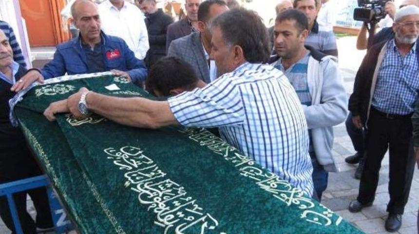 Fransa'da Yangında &Ouml;len 9 Yaşındaki Senem,istanbul'da Toprağa Verildi