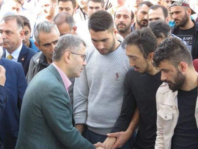 Fransa da Yangında &Ouml;len 9 Yaşındaki Senem,istanbul da Toprağa Verildi 1