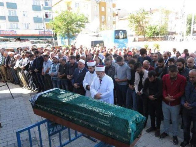 Fransa da Yangında &Ouml;len 9 Yaşındaki Senem,istanbul da Toprağa Verildi 2