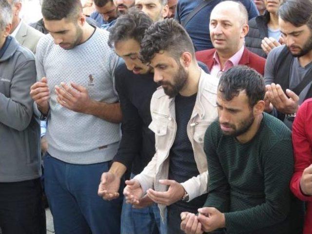 Fransa da Yangında &Ouml;len 9 Yaşındaki Senem,istanbul da Toprağa Verildi 3