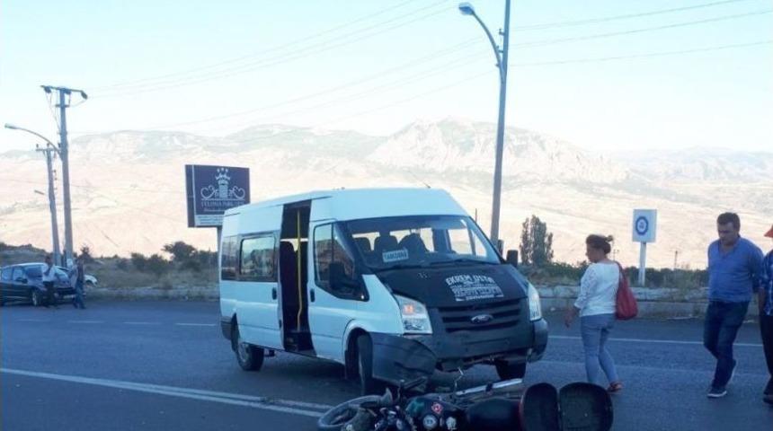 Giresun’da Motosiklet İle Minibüs Çarpıştı: 2 Yaralı