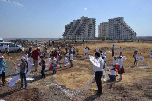 Diyarbakır'da Çocuklar Uçurtma Şenliğinde Eğlendi