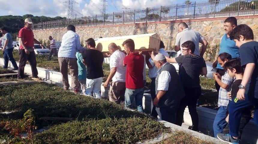 Hava Almak İ&ccedil;in &Ccedil;ıktığı Sokakta Kurşunların Hedefi Olan Kadın Son Yolculuğuna Uğurlandı