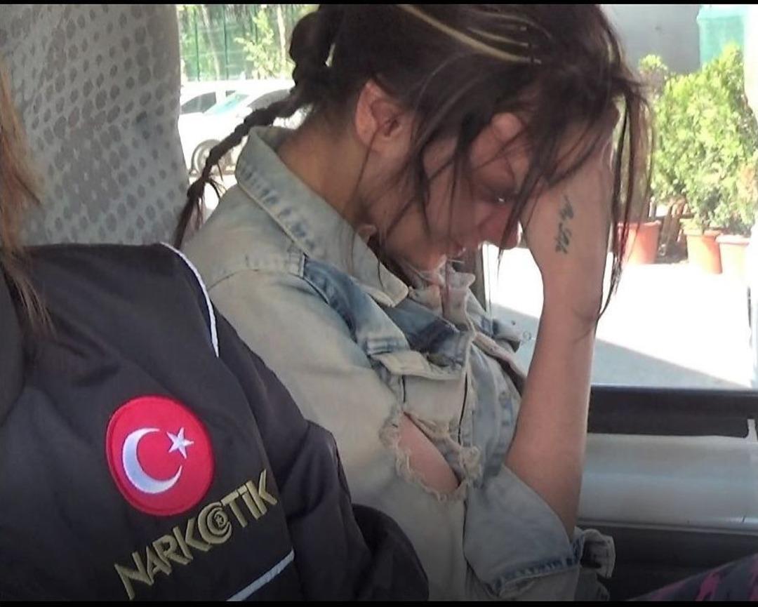 Uyuşturucu Zanlısı Gen&ccedil; Kız Ağlayarak Adliyeye Sevk Edildi