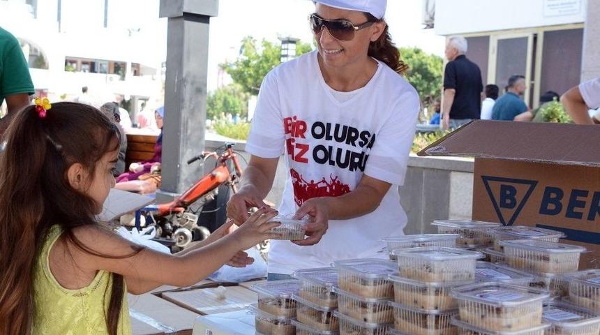 B&uuml;y&uuml;kşehir Belediyesi, 13 Bin Adet Aşure Dağıttı