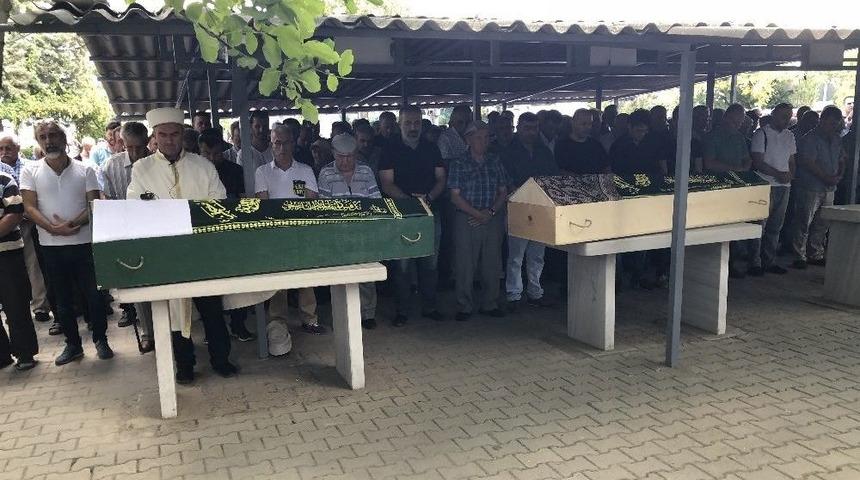 Aynı Kazada &Ouml;ld&uuml;ler Yan Yana Defnedildiler