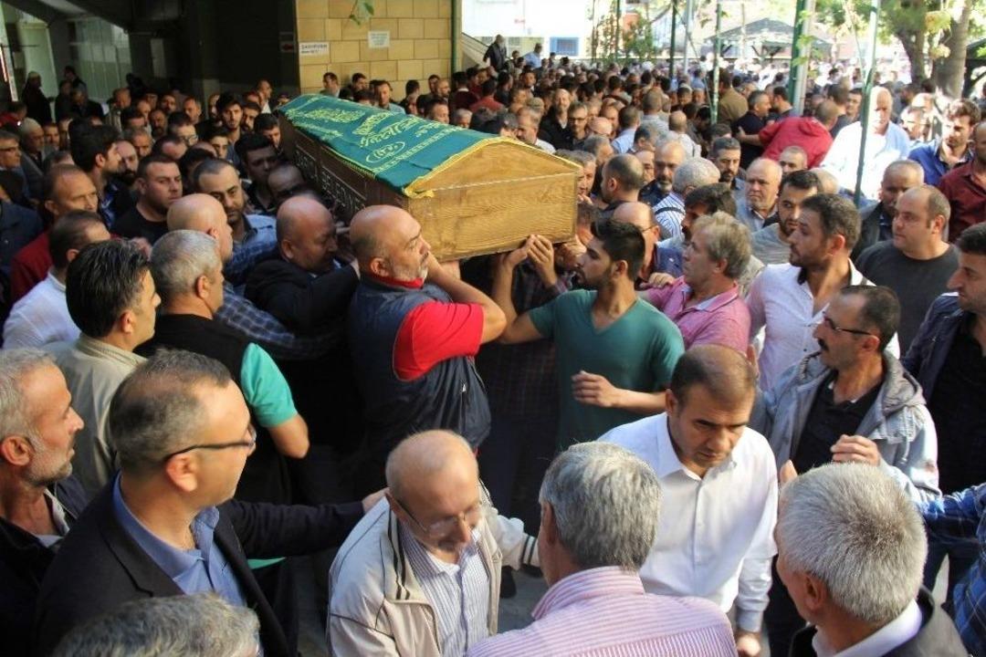 G&uuml;m&uuml;şhane&rsquo;de Baba Cinnetine Kurban Giden Adam Defnedildi