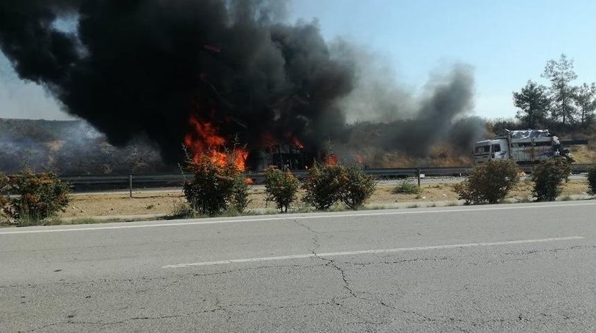 Kamyonla &Ccedil;arpışan Tanker Alev Alev Yandı