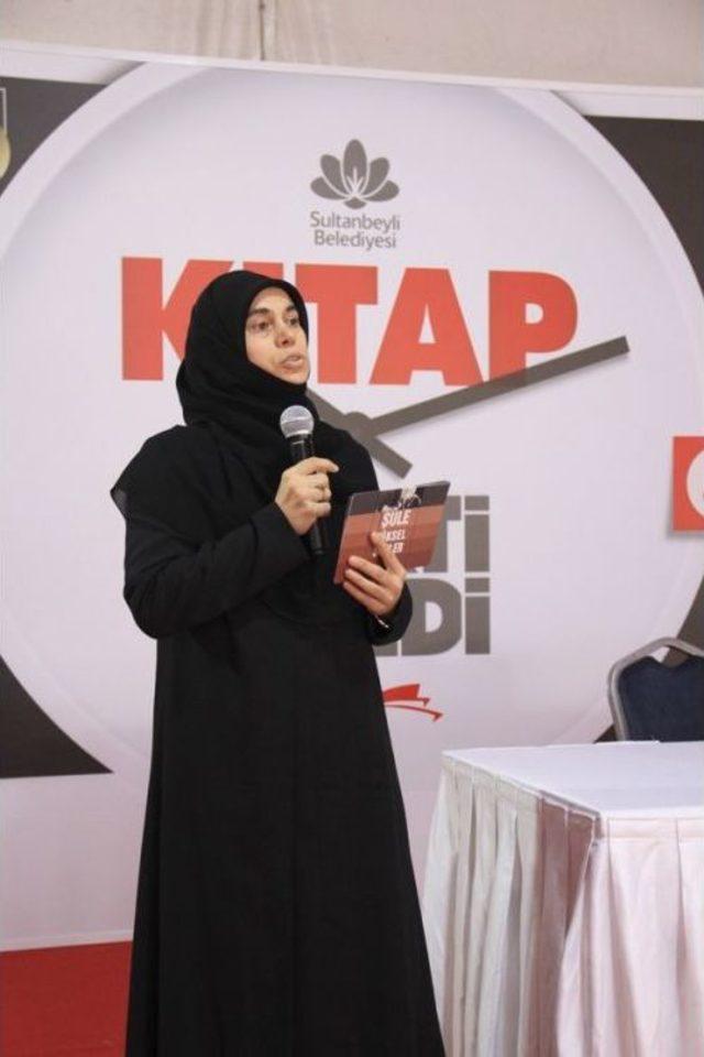 3’üncü Sultanbeyli Kitap Fuarı’nda Demet Tezcan Ve Selman Öğüt Söyleşi Gerçekleştirdi