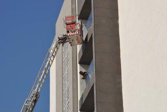 Otel Inşaatında Yangın: 7 Işçi Dumandan Etkilendi