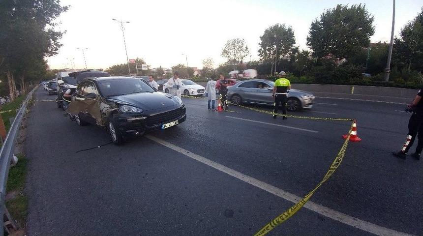 Dur İhtarına Uymayan L&uuml;ks Otomobile Polis Ateş A&ccedil;tı: 1 Yaralı