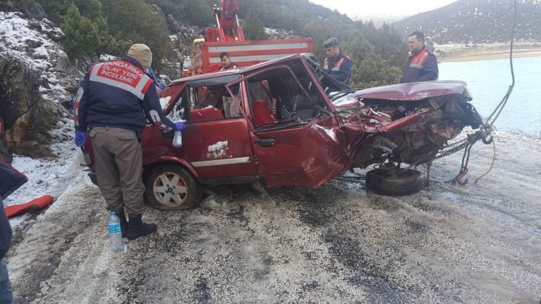 G&ouml;l Kenarına U&ccedil;an Ara&ccedil;taki Yaralı Yardım Bulmak İ&ccedil;in 10 Kilometre Y&uuml;r&uuml;d&uuml;