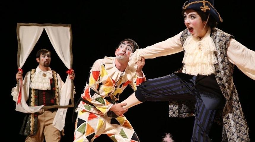 İki Efendinin Uşağı Seyirciyle Buluştu