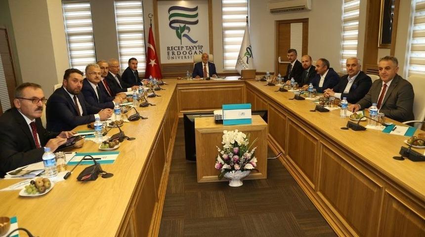 Gençlik Ve Spor Bakanı Osman Aşkın Bak, Recep Tayyip Erdoğan Üniversitesi Vakfı Mütevelli Heyet Toplantısına Katıldı