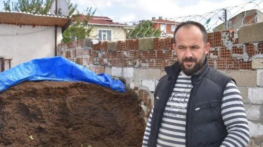 5 Milyon Solucan Besleyip, G&uuml;bre &Uuml;retiyor