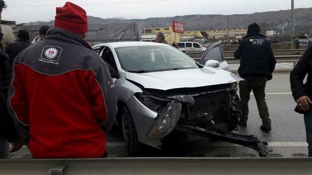 Kastamonu’da Otomobil Bariyerlere Çarptı: 4 Yaralı