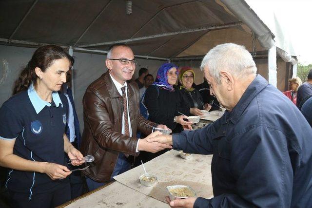 Sapanca Belediyesi 7 Bin Kişiye Aşure Dağıttı