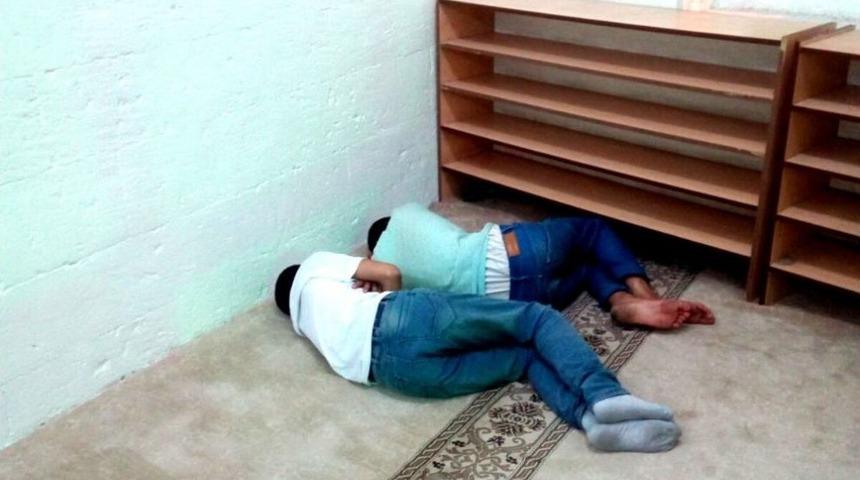 Sahipsiz &Ccedil;ocuklar Camiye Sığındı