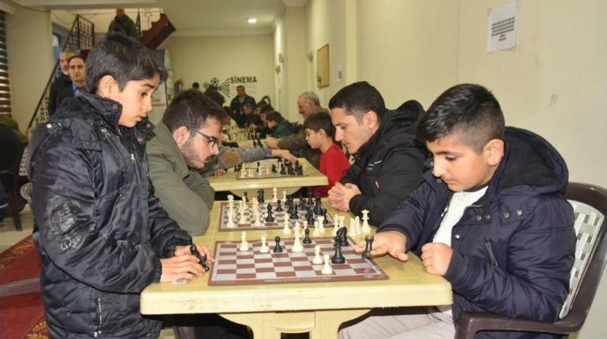 Ağrı&rsquo;da &Ouml;d&uuml;ll&uuml; Satran&ccedil; Turnuvası Başladı