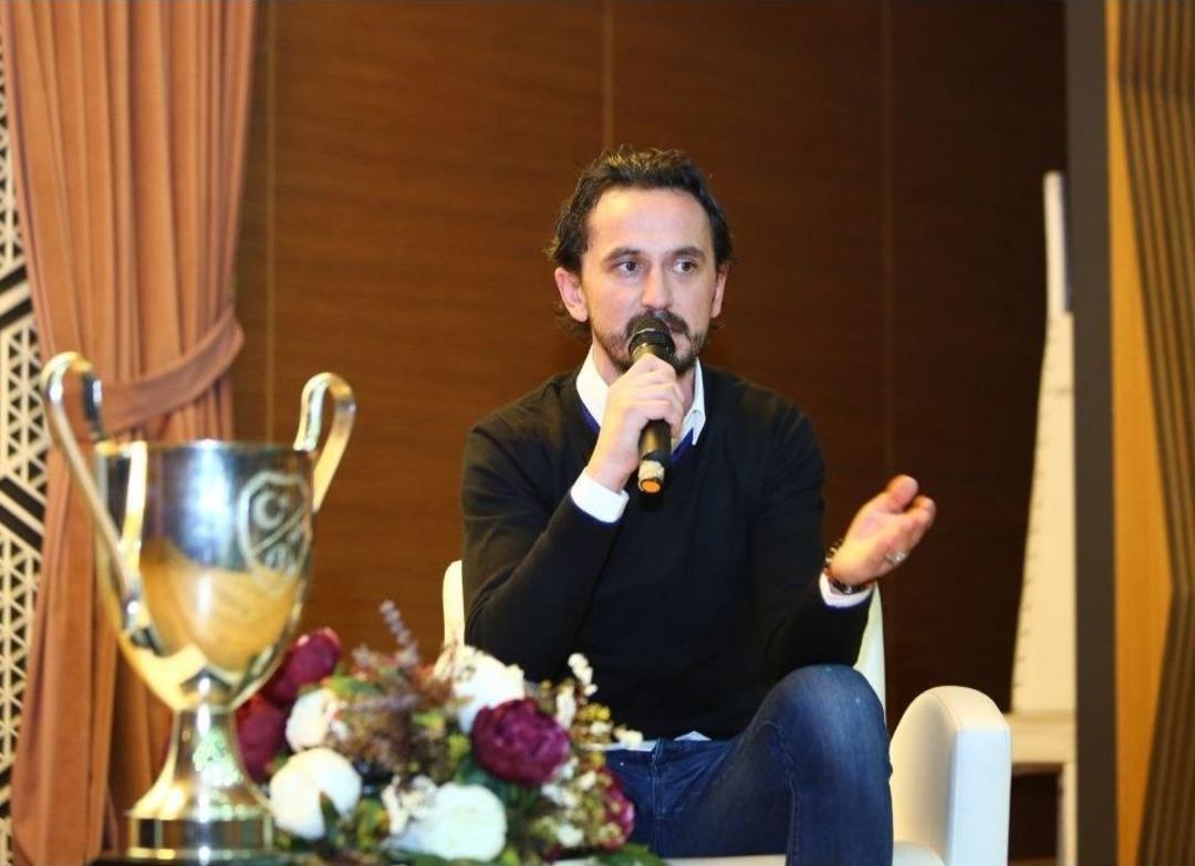 Eski Milli Futbolcu Tuncay Şanlı, Gen&ccedil;lerle Tecr&uuml;belerini Paylaştı