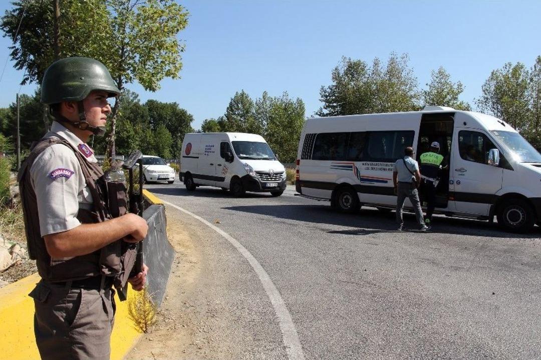 Operasyon B&ouml;lgesinde Jandarma Ve Polisten Sıkı Denetim