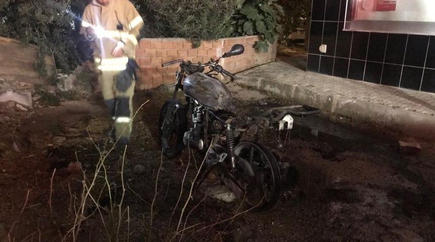 İzmir&rsquo;de Kundaklama Ş&uuml;phesi