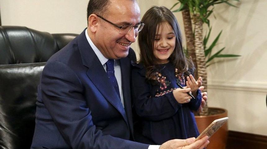 Bozdağ, Minik Ayşe&rsquo;yi Ağırladı