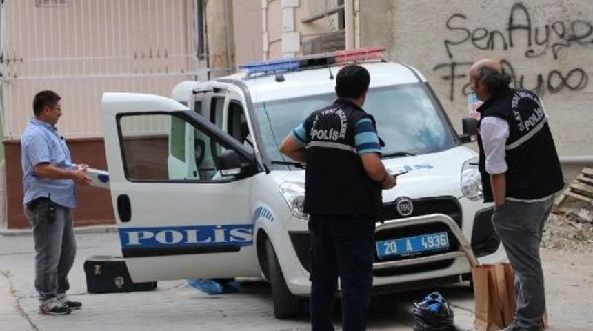 Kendini Kendini Yaralayıp, 3'&uuml;nc&uuml; Kattan Atlayan Gen&ccedil; &Ouml;ld&uuml;