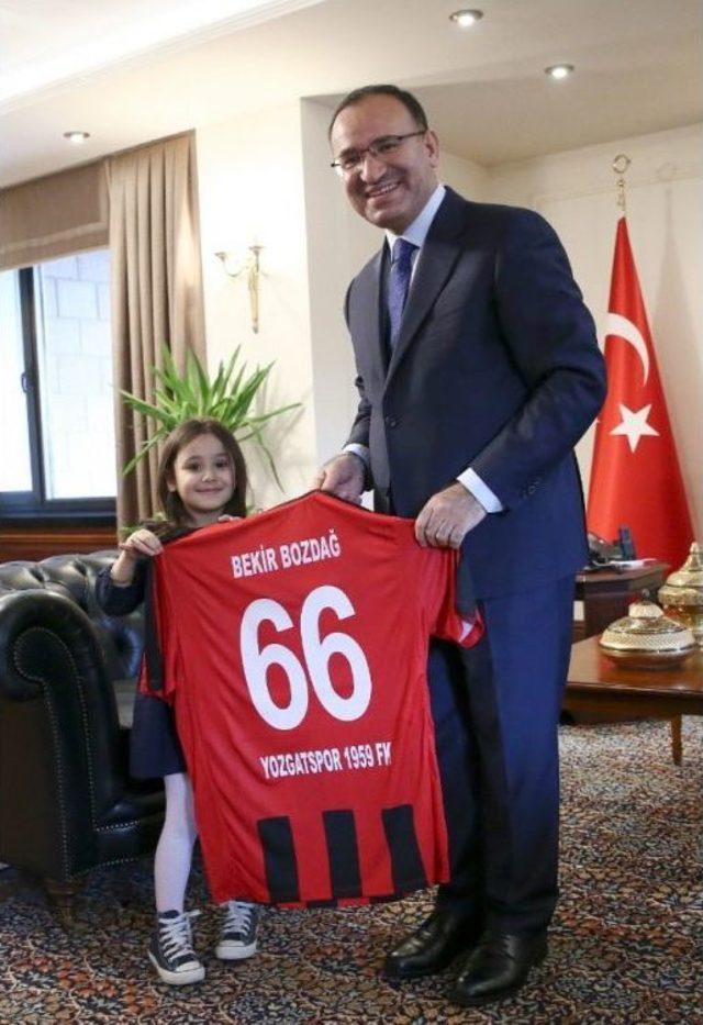 Bozdağ, Minik Ayşe’yi Ağırladı