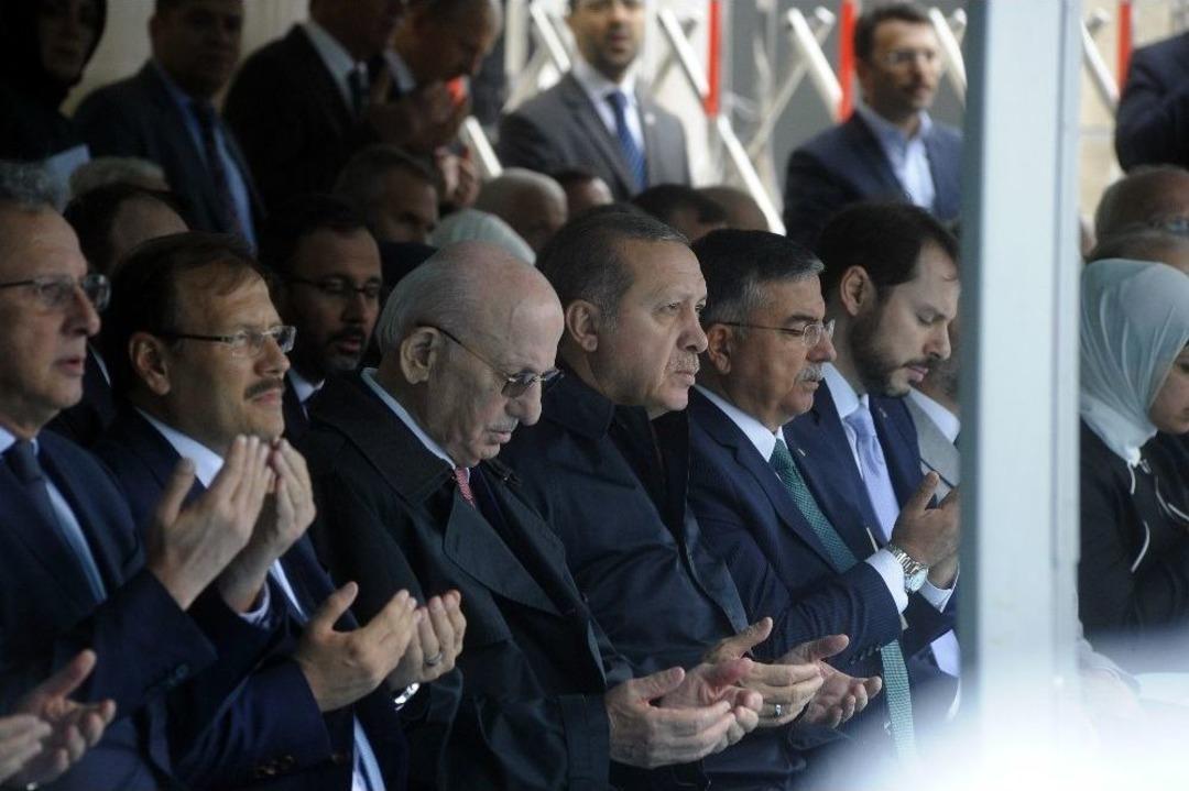 Cumhurbaşkanı Erdoğan İmam Hatipli &Ouml;ğrencilere Seslendi