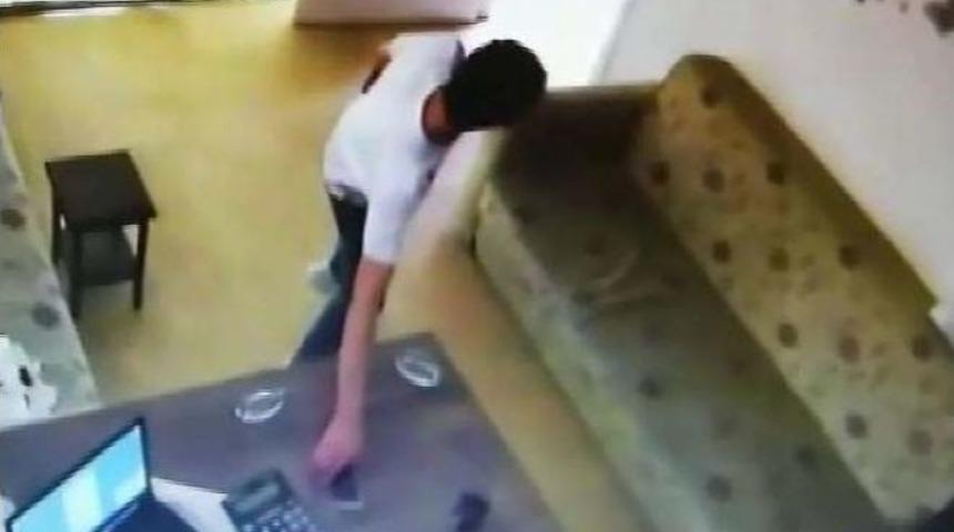 (&ouml;zel) İstediği Avansı Alamayınca Patronun Telefonunu &Ccedil;aldı