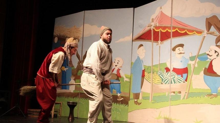 Miniklerden &rsquo;&ccedil;ocuk Tiyatrosu Şenliği&rsquo;ne Yoğun Katılım