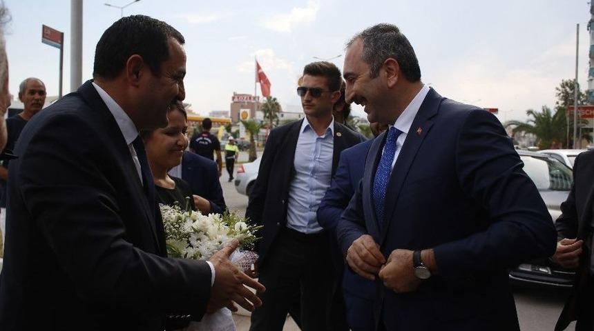 Bakan G&uuml;l: "tiyatro Trajediyle Başladı, Komediyle Devam Ediyor"